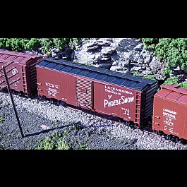 Yardmaster Series 40' 1937 AAR Boxcar -- Lackawanna "Phoebe Snow" (Boxcar Red)