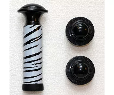ZEE'S CREATIONS - Vacuum Pump W/2 Bottle Stoppers Animal Pattern Tiger (PS105)